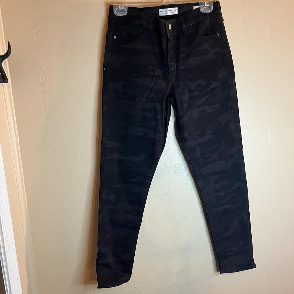 Social Standard by Sanctuary Black Camo Size 6 Mid-Rise Ankle Skinny Jeans